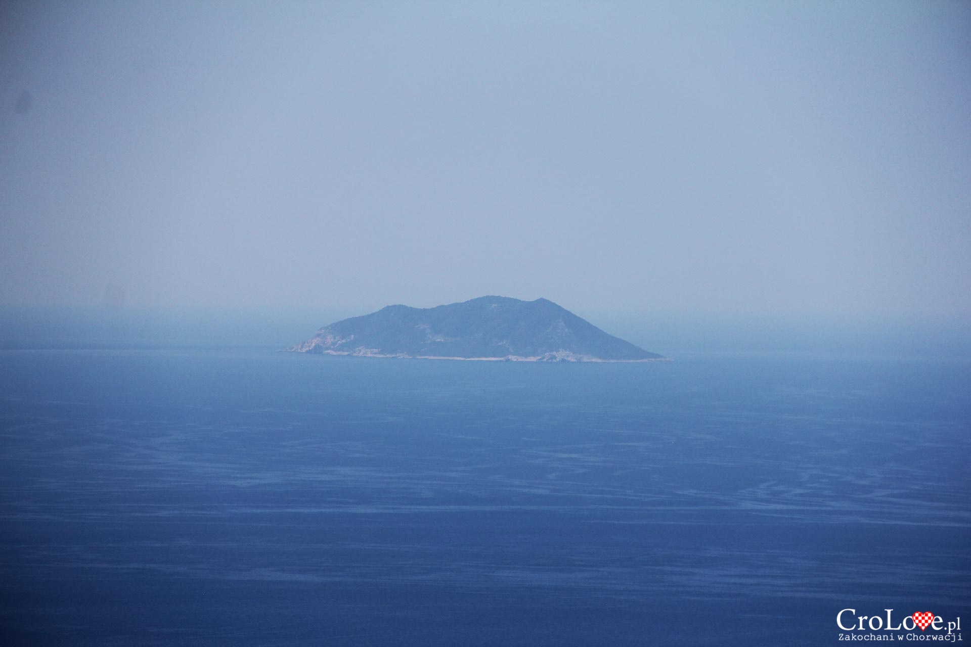 Wyspa Sveti Andrija widziana z wyspy Vis