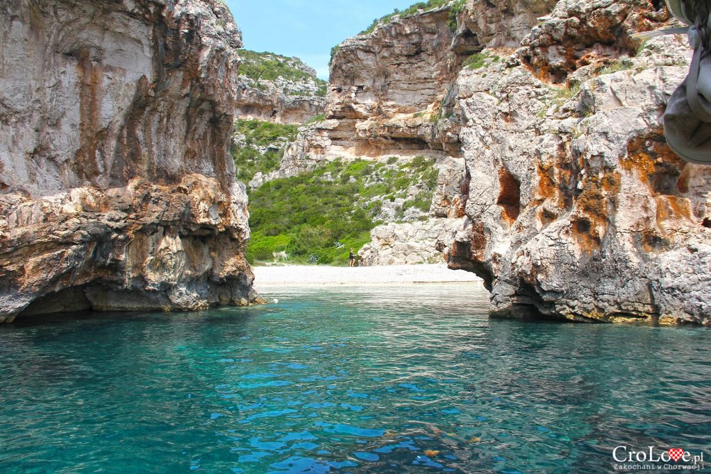 Plaża Stiniva na wyspie Vis