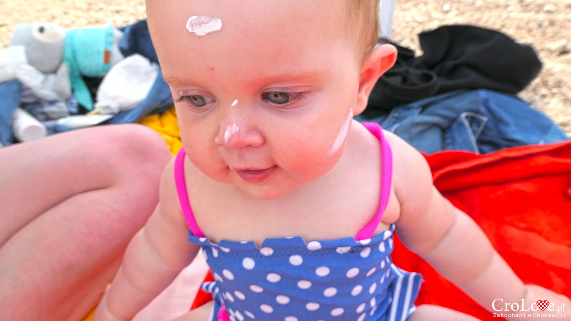 Jak chronić niemowlę przed słońcem w Chorwacji i nie tylko