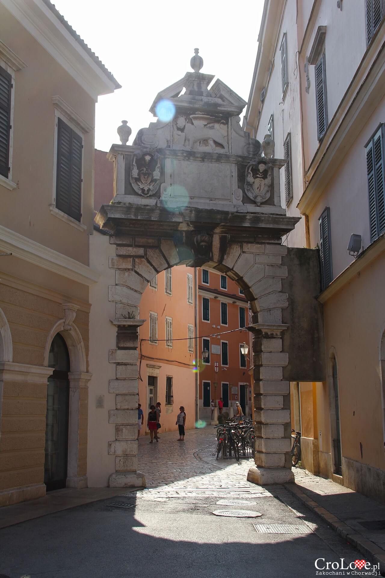 Łuk Balbiego, który stoi w miejscu głównej bramy miejskiej