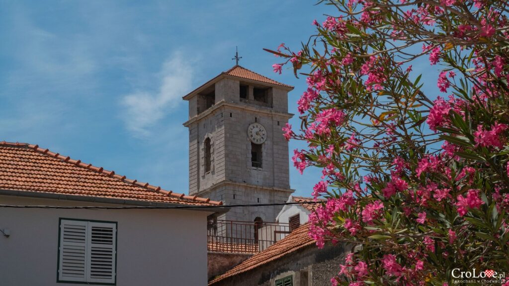 Dzwonnica przy kościele św. Ducha w Tisno na wyspie Murter