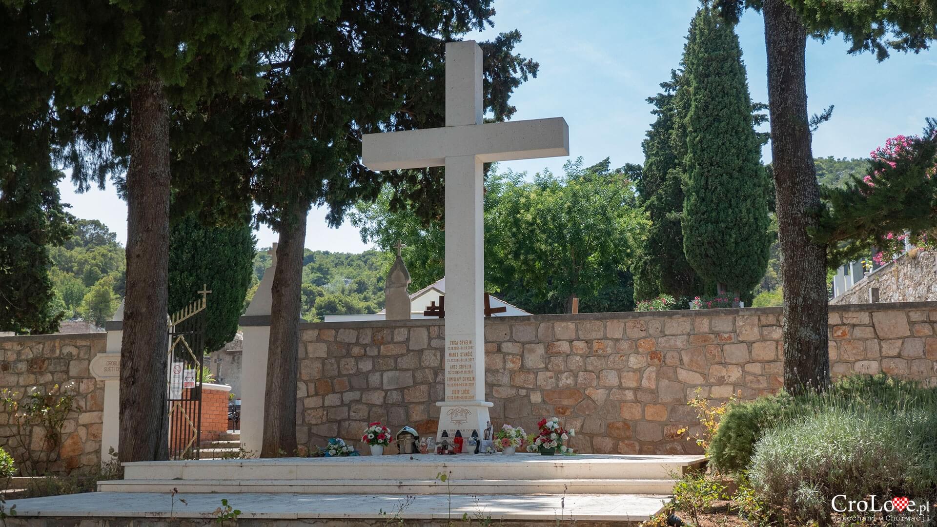 Krzyż upamiętniający ofiary tragedii w PN Kornati