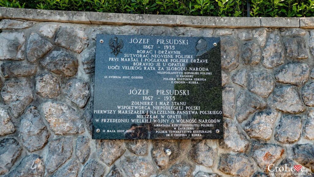 Tablica pamiątkowa z pobytu Józefa Piłsudskiego w Opatii