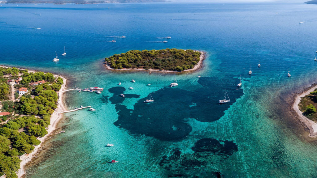 Błękitna Laguna (Blue Lagoon) w zatoce Krknjaši