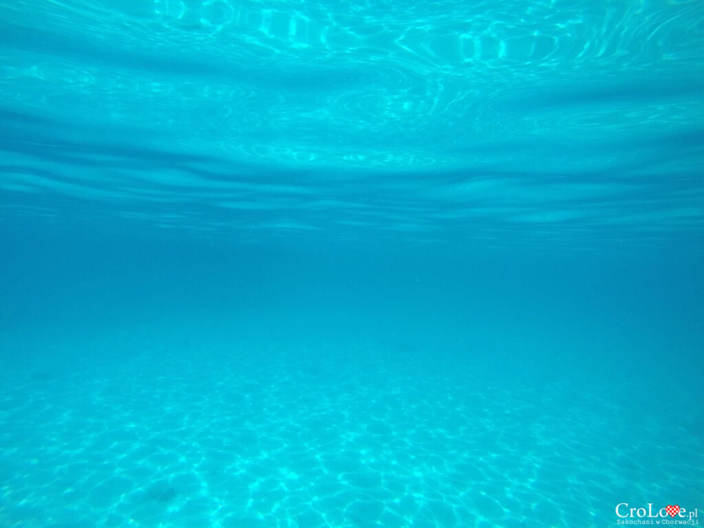 Błękitna Laguna (Blue Lagoon) w zatoce Krknjaši