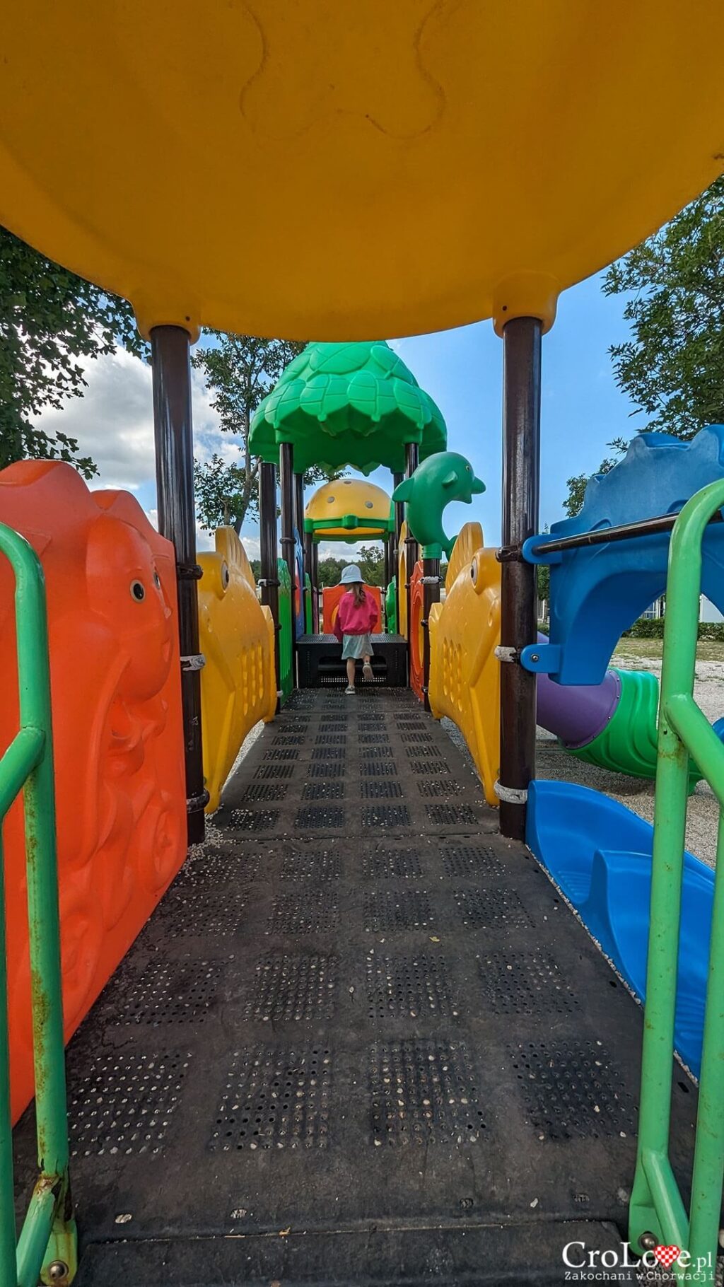 Place zabaw na kempingu Omišalj na wyspie Krk w Chorwacji