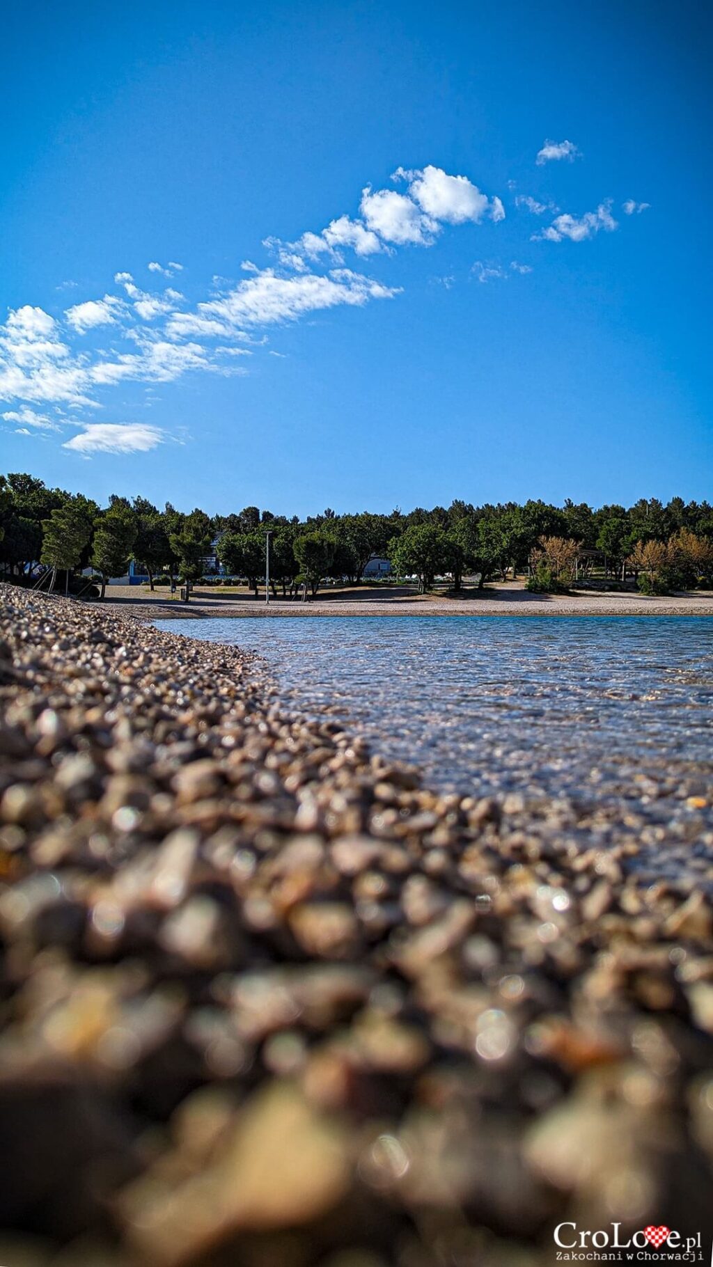 Plaże na kempingu Omišalj na wyspie Krk w Chorwacji