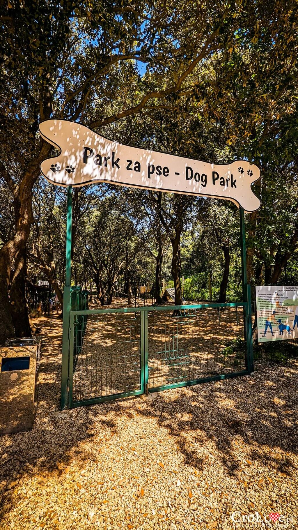 Park dla psów - Kemping Straško na wyspie Pag w Chorwacji