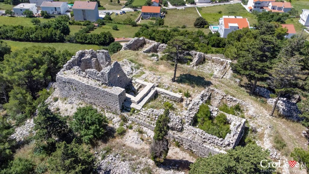 Fort Sv Juraj - Zatoka Caska na Wyspie Pag w Chorwacji