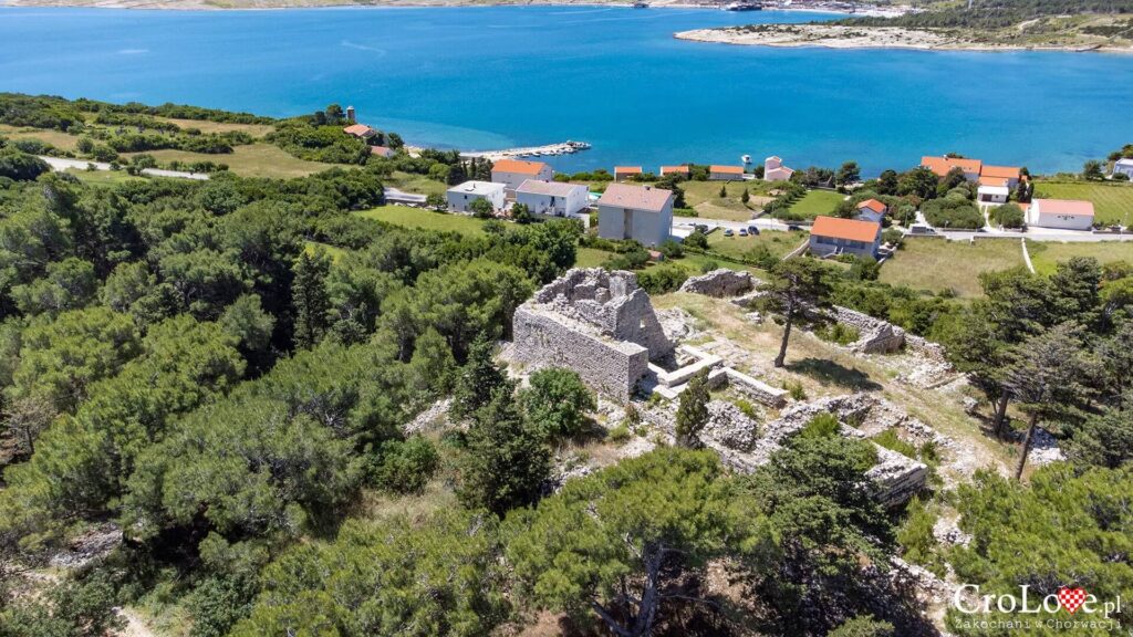 Fort Sv Juraj - Zatoka Caska na Wyspie Pag w Chorwacji