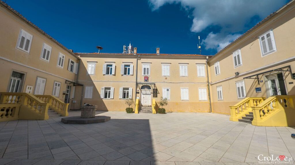 Kaštel (Kešte) - Biblioteka Vid Omišaljanin - Omišalj na wyspie Krk w Chorwacji