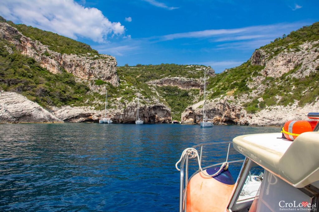 Plaża Stiniva na wyspie Vis w Chorwacji