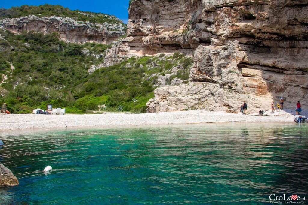 Plaża Stiniva na wyspie Vis w Chorwacji